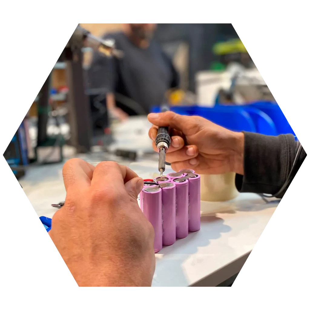 asdt-nosotros-tecnologia-propia Fabricamos íntegramente nuestros sistemas.